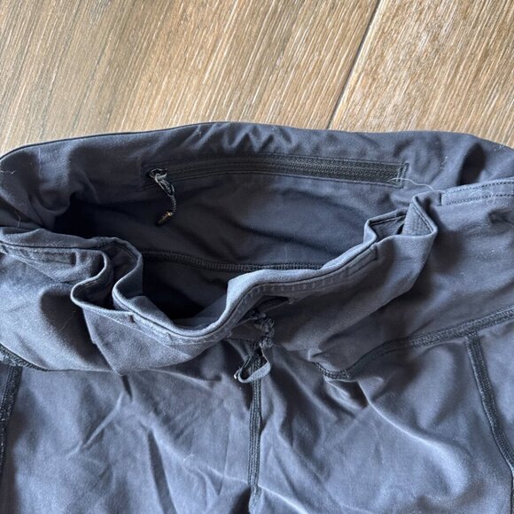 Lululemon black cropped leggings size 6 - Picture 3 of 8